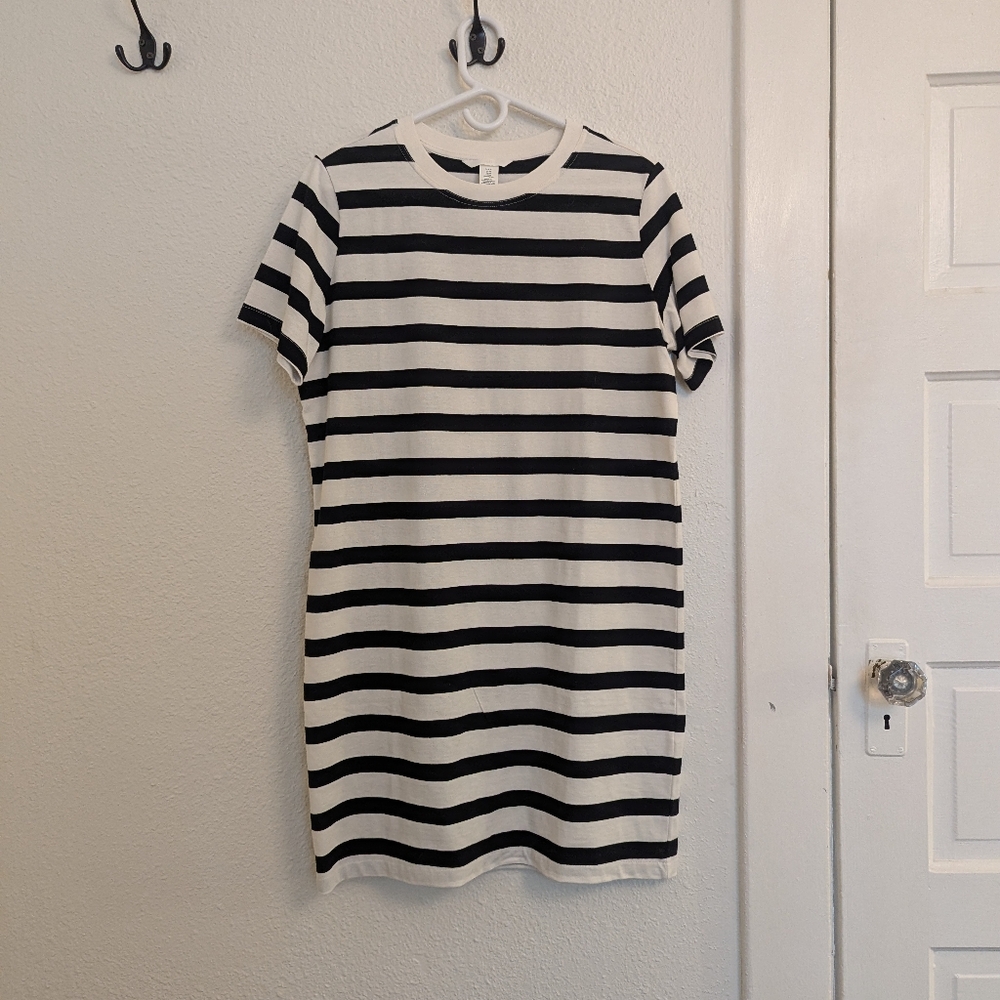 H&M Black and White Striped T-shirt Dress
